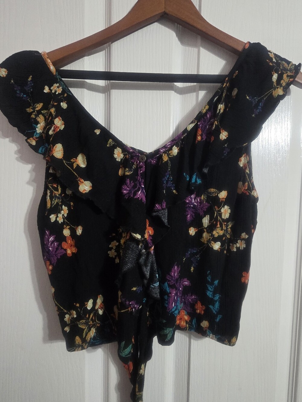 Eyeshadow Floral Crop Top S Small Black Ruffle V-Neck Tie Front Summer Blouse
